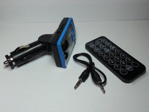 משדר FM דיבורית בלוטוס לרכב עם 2 יציאות USB