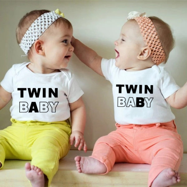 בגד גוף לתינוקות תאומים עם הדפס – Twin Baby 3