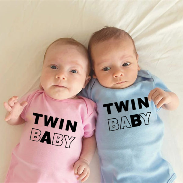 בגד גוף לתינוקות תאומים עם הדפס – Twin Baby